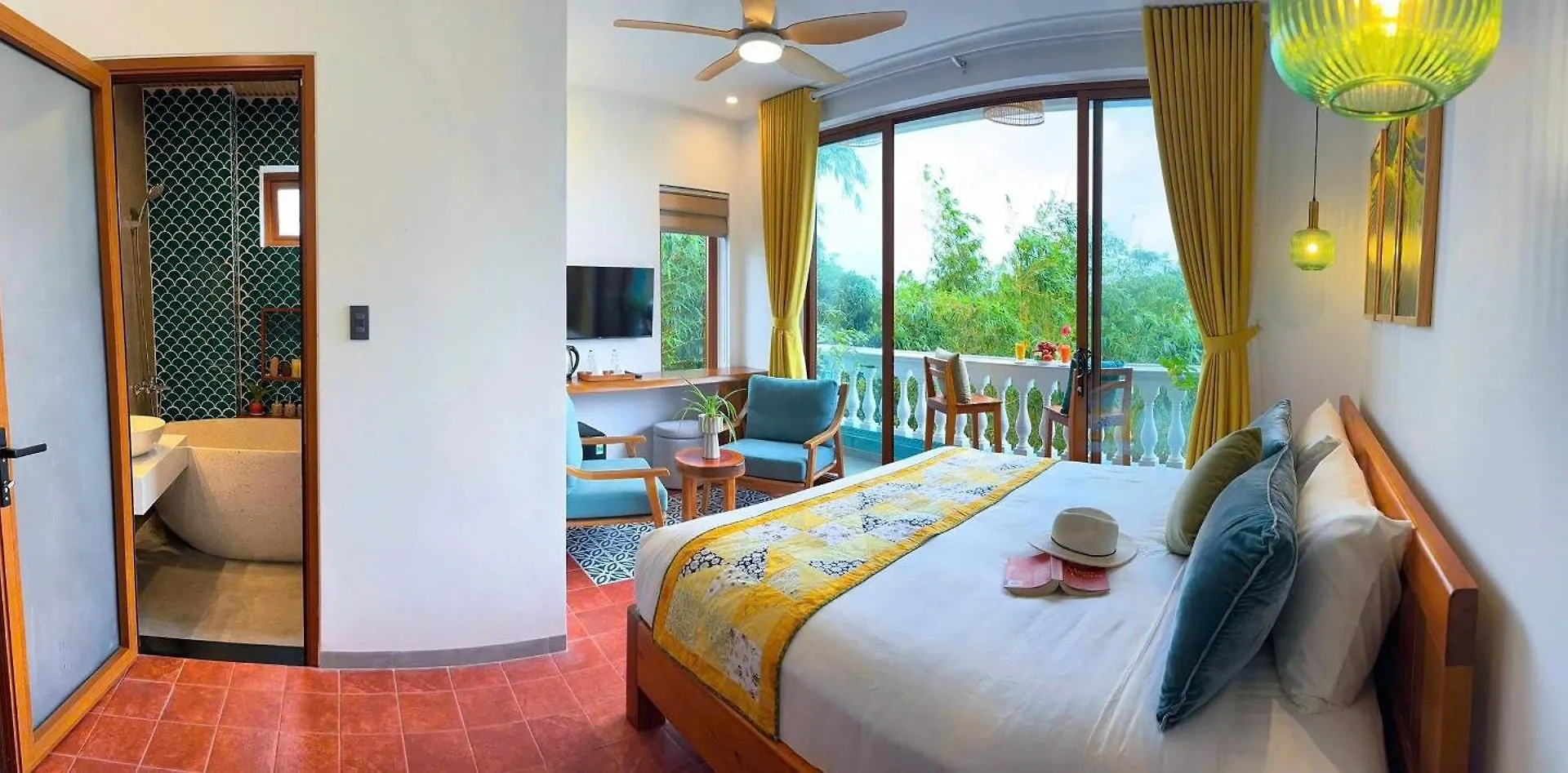 Bed and Breakfast Blue Tropical House Hoi An Bed & Breakfast